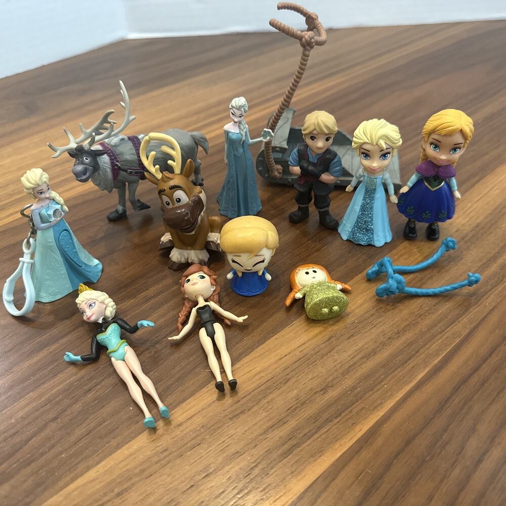 Disney Frozen, Misc Elsa, Anna, Sven, Elsa, Olaf, Sled (2 Polly Pocket), Lot 13
